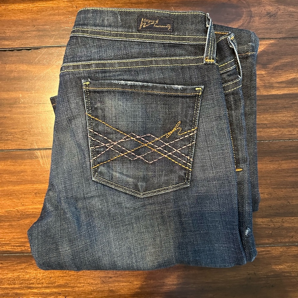 Citizens of humanity flare Jeans . Low-rise waist. Size 28